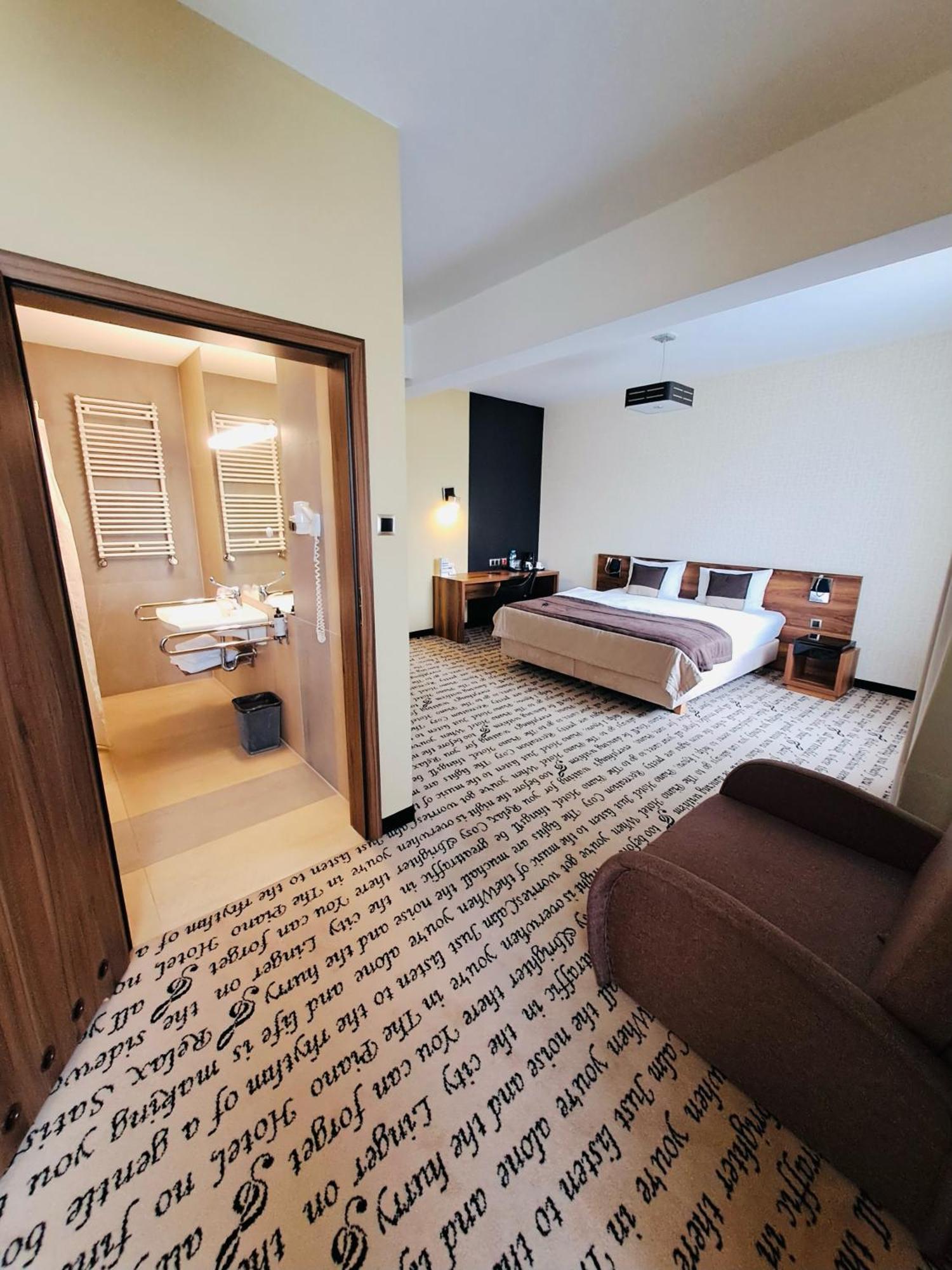 Hotel Piano Lublino Esterno foto